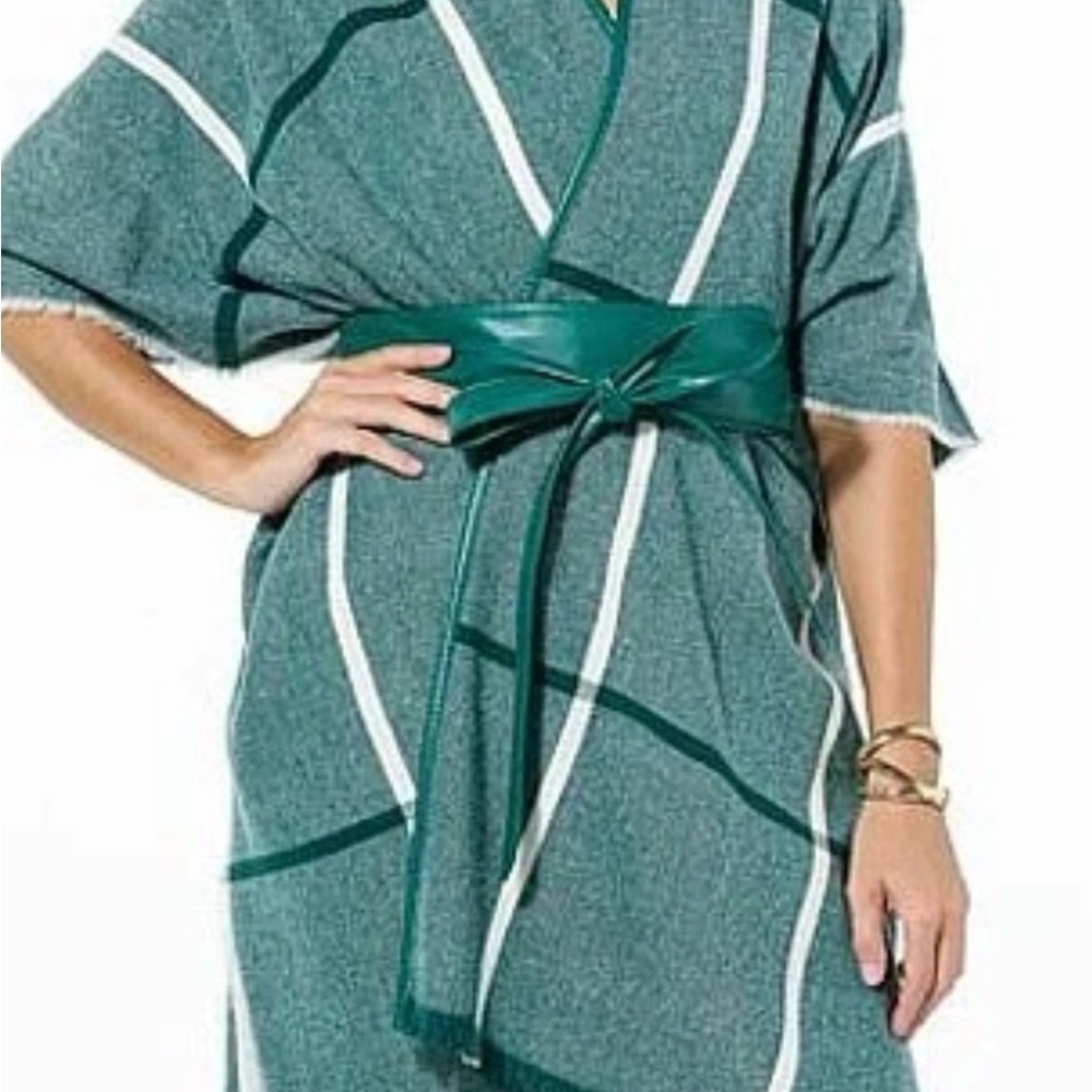 Two by Vince Camuto Green and White Belted Wrap